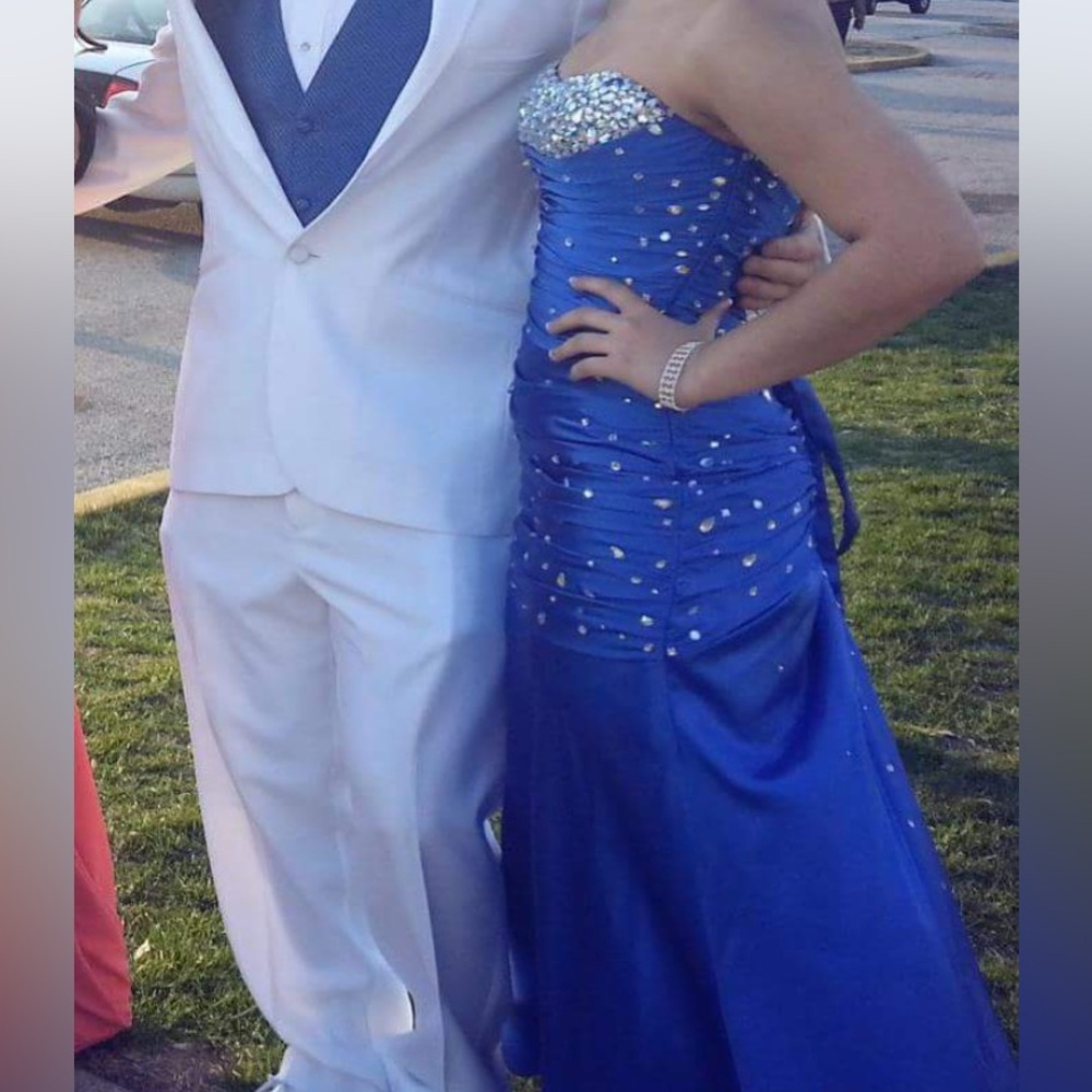 Beautiful royal blue dress!